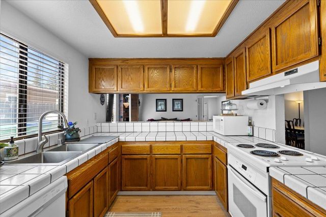 1311 Burgundy Ct, Lodi, CA 95242