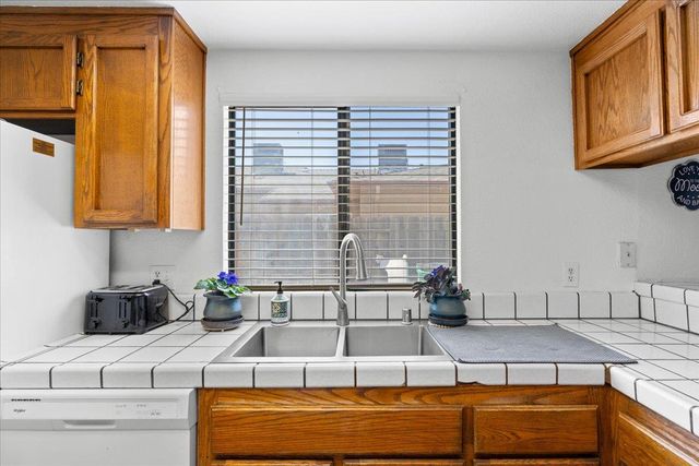 1311 Burgundy Ct, Lodi, CA 95242