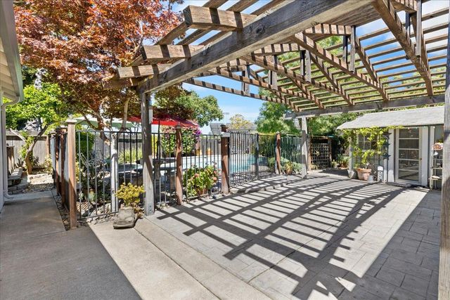 1311 Burgundy Ct, Lodi, CA 95242