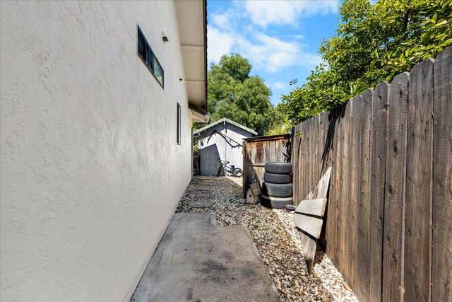 1311 Burgundy Ct, Lodi, CA 95242
