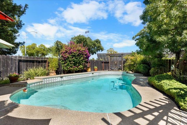 1311 Burgundy Ct, Lodi, CA 95242