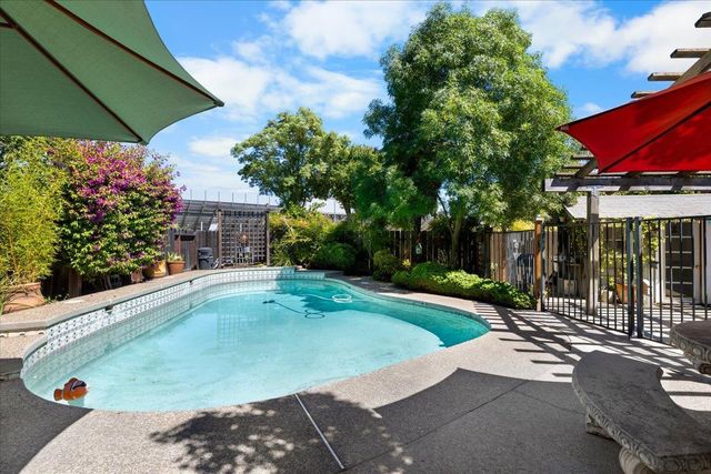 1311 Burgundy Ct, Lodi, CA 95242