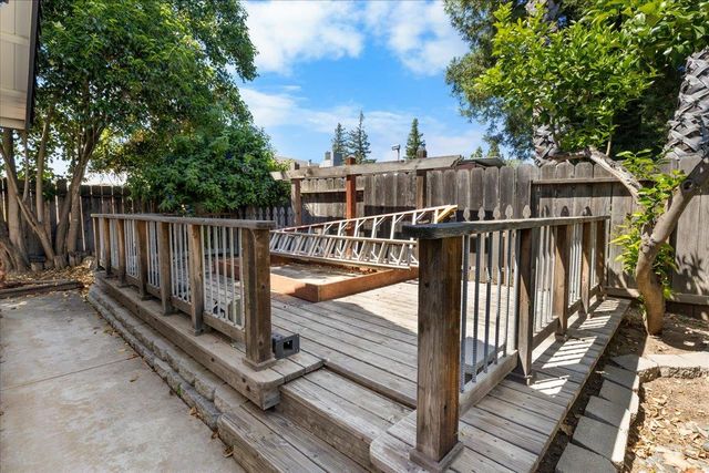 1311 Burgundy Ct, Lodi, CA 95242