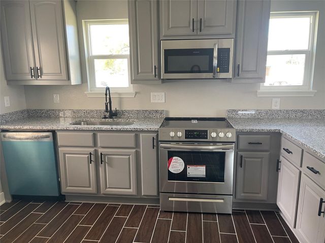 27 28th Street N, Texas City, TX 77590