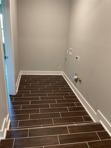 27 28th Street N, Texas City, TX 77590