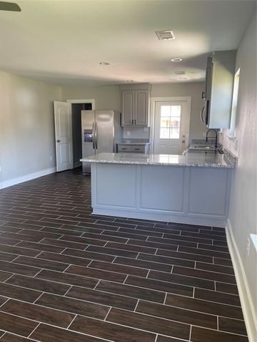 27 28th Street N, Texas City, TX 77590