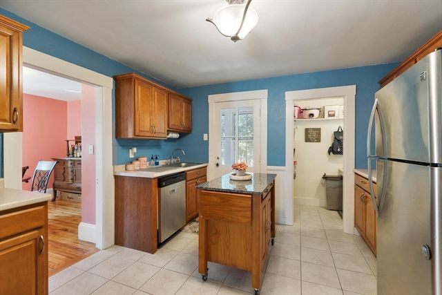 24 Bennett Pl, Leominster, MA 01453
