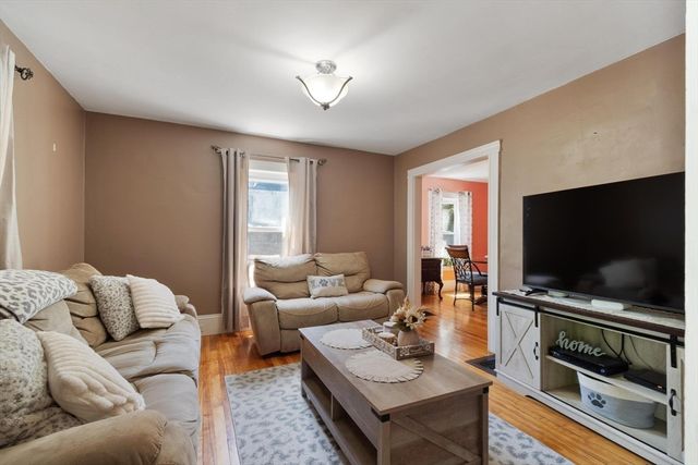 24 Bennett Pl, Leominster, MA 01453