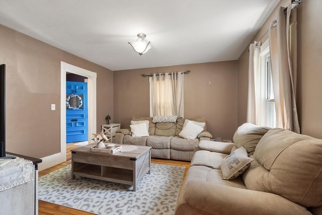 24 Bennett Pl, Leominster, MA 01453
