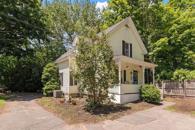 24 Bennett Pl, Leominster, MA 01453