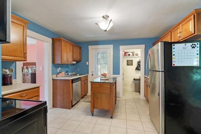 24 Bennett Pl, Leominster, MA 01453