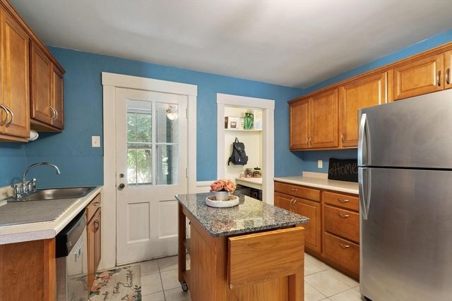 24 Bennett Pl, Leominster, MA 01453