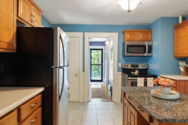 24 Bennett Pl, Leominster, MA 01453