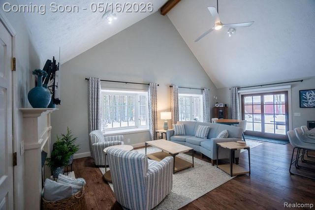 9256 Pine Hill Trail, Hartland Township, MI 48430