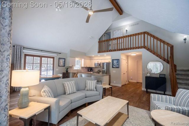 9256 Pine Hill Trail, Hartland Township, MI 48430
