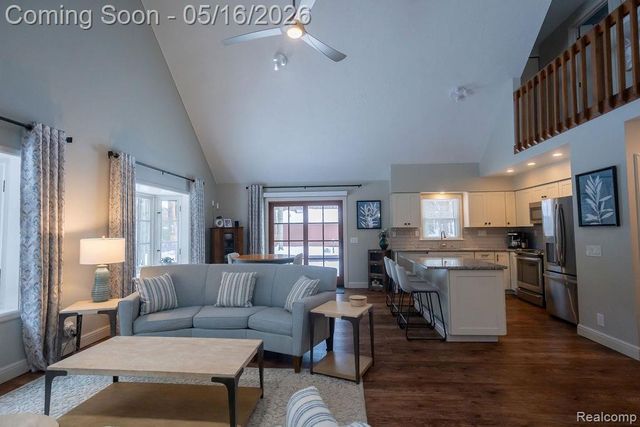 9256 Pine Hill Trail, Hartland Township, MI 48430
