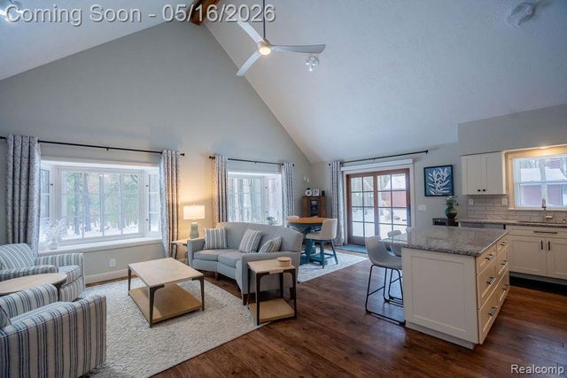 9256 Pine Hill Trail, Hartland Township, MI 48430