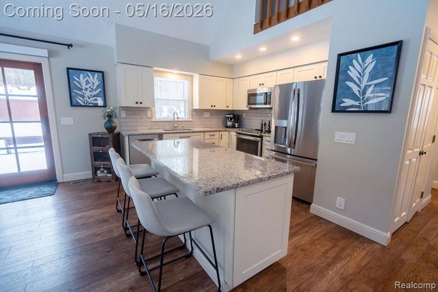 9256 Pine Hill Trail, Hartland Township, MI 48430