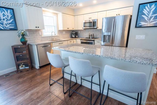 9256 Pine Hill Trail, Hartland Township, MI 48430