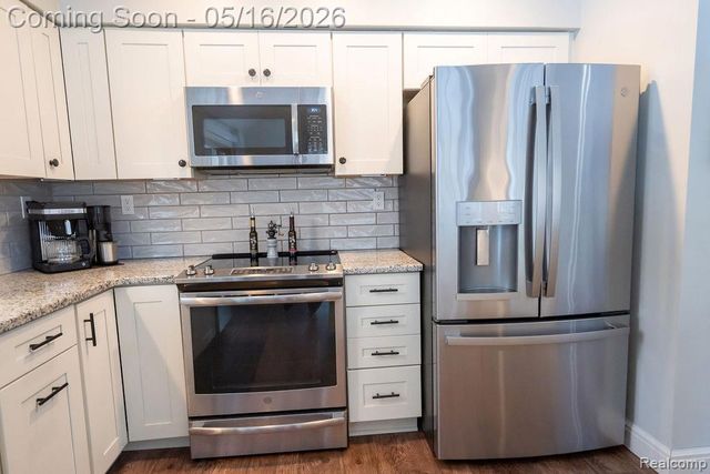 9256 Pine Hill Trail, Hartland Township, MI 48430