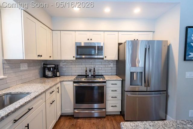 9256 Pine Hill Trail, Hartland Township, MI 48430