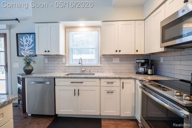 9256 Pine Hill Trail, Hartland Township, MI 48430