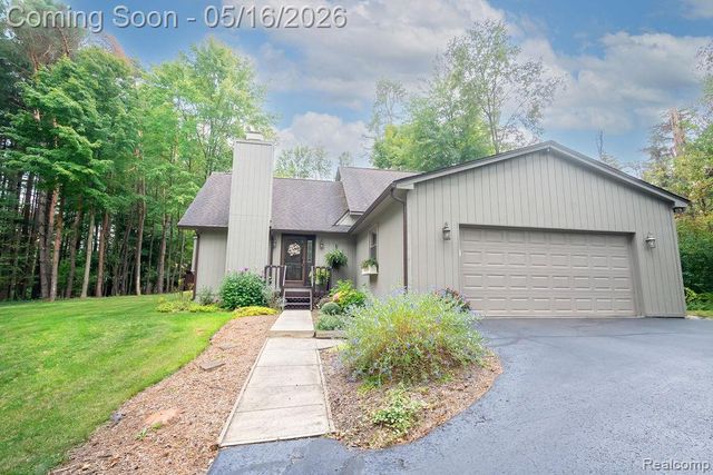 9256 Pine Hill Trail, Hartland Township, MI 48430