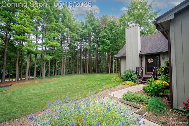 9256 Pine Hill Trail, Hartland Township, MI 48430