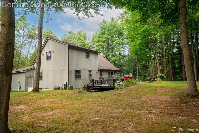 9256 Pine Hill Trail, Hartland Township, MI 48430