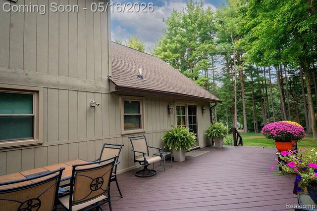 9256 Pine Hill Trail, Hartland Township, MI 48430