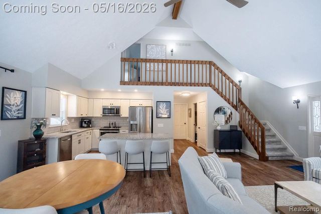 9256 Pine Hill Trail, Hartland Township, MI 48430