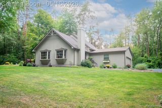9256 Pine Hill Trail, Hartland Township, MI 48430
