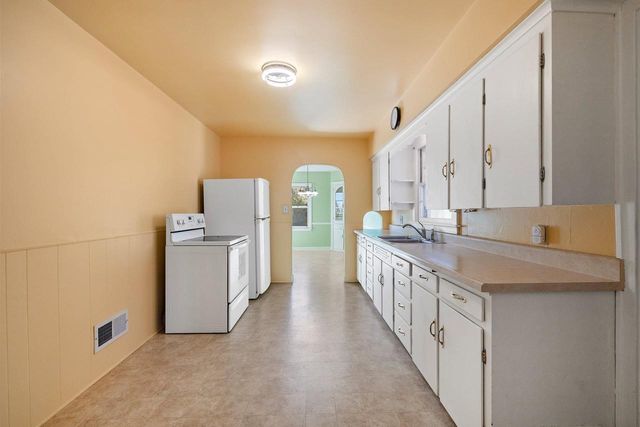1332 ONEIDA STREET, Menasha, WI 54952
