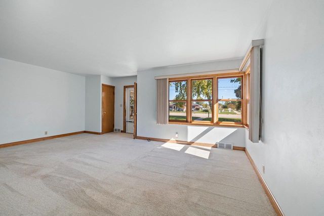 1332 ONEIDA STREET, Menasha, WI 54952