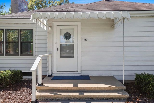 1332 ONEIDA STREET, Menasha, WI 54952