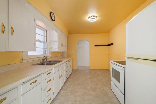 1332 ONEIDA STREET, Menasha, WI 54952