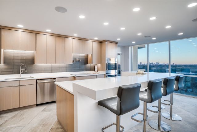 6211 W Northwest Highway 707, Dallas, TX 75225
