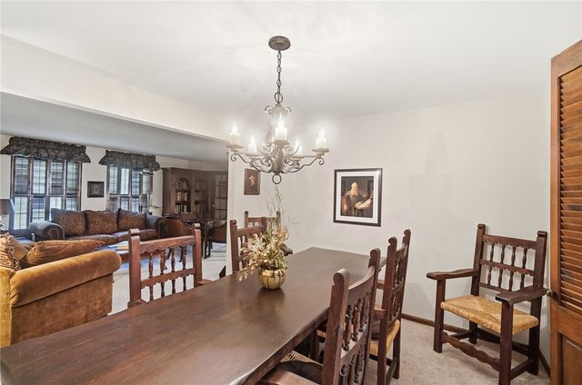 910 Sunnycreek Drive, Centerville, OH 45458