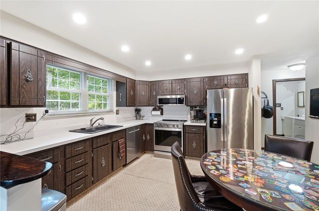910 Sunnycreek Drive, Centerville, OH 45458