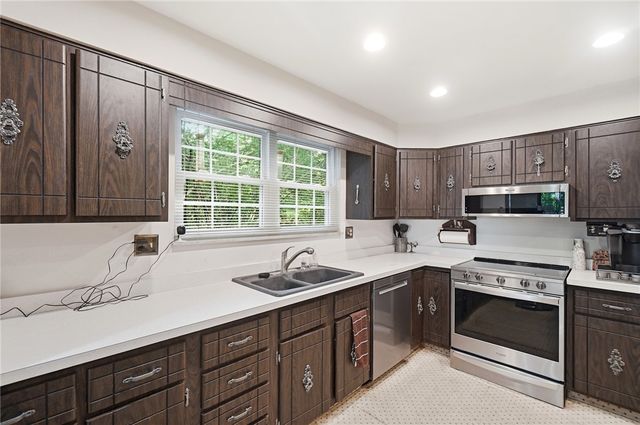 910 Sunnycreek Drive, Centerville, OH 45458