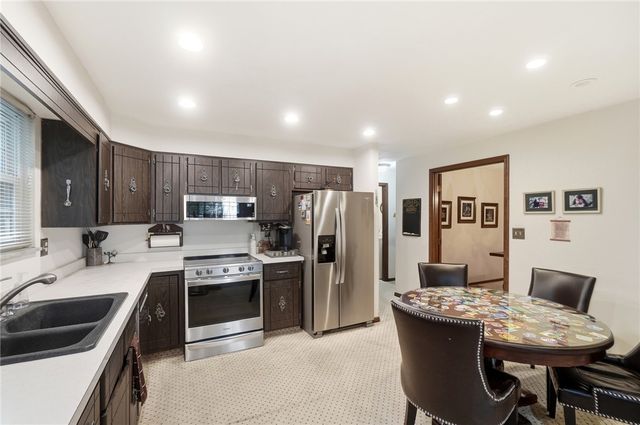 910 Sunnycreek Drive, Centerville, OH 45458
