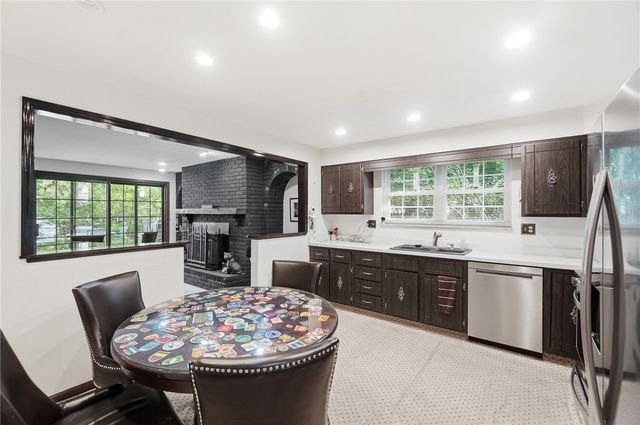 910 Sunnycreek Drive, Centerville, OH 45458