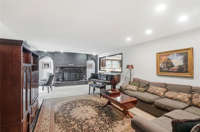 910 Sunnycreek Drive, Centerville, OH 45458