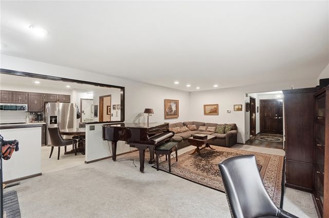 910 Sunnycreek Drive, Centerville, OH 45458