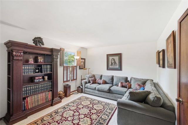 910 Sunnycreek Drive, Centerville, OH 45458