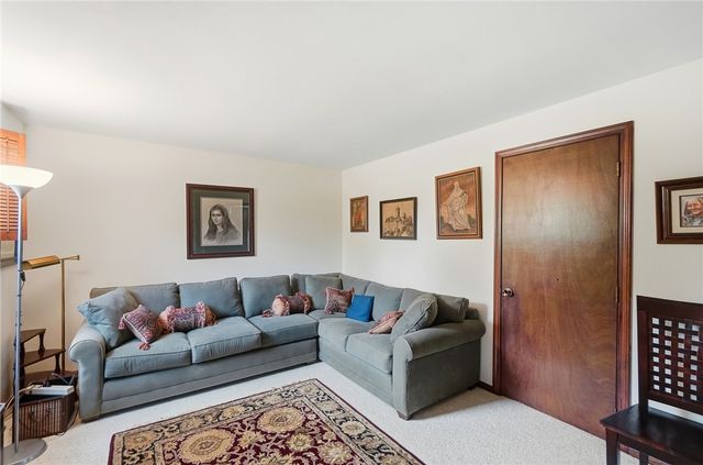 910 Sunnycreek Drive, Centerville, OH 45458