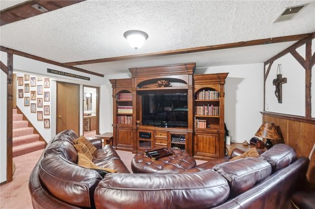 910 Sunnycreek Drive, Centerville, OH 45458