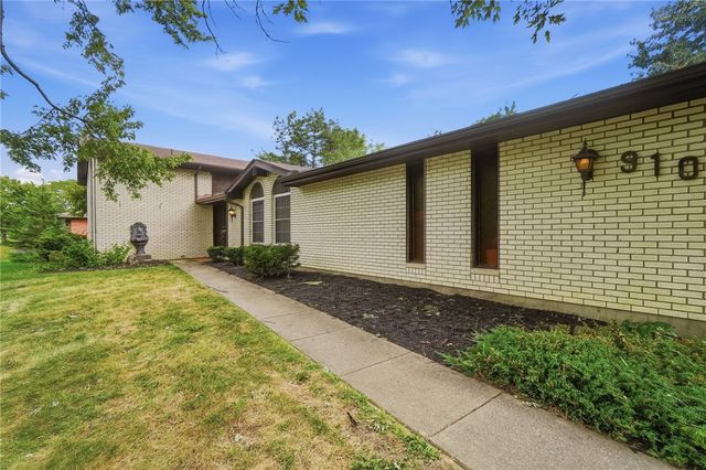 910 Sunnycreek Drive, Centerville, OH 45458