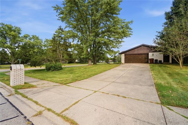 910 Sunnycreek Drive, Centerville, OH 45458