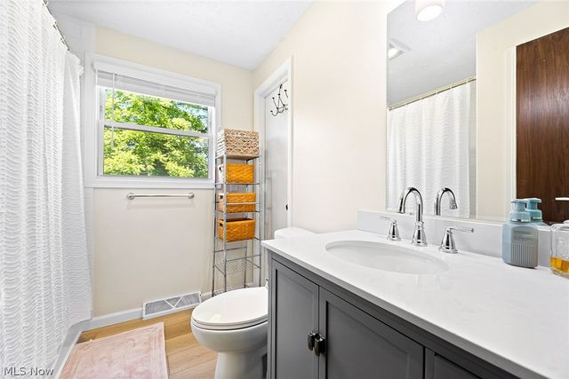 1140 E Maple Street, North Canton, OH 44720